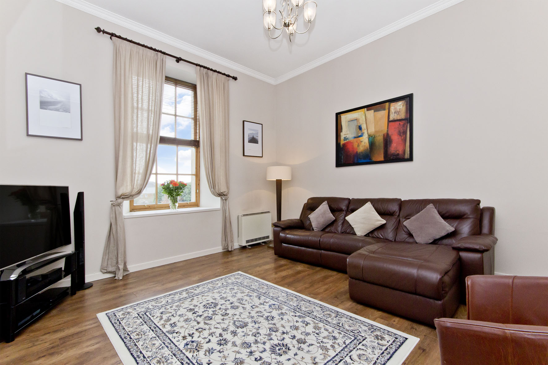 Image 03 - Lounge.jpg